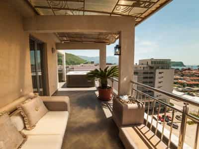 Penthouse in the heart of Budva with stunning city views