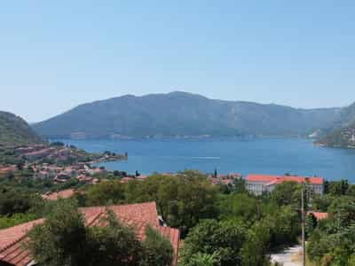 Участок с панорамным видом на море в Рисане, Черногория — 910 м²