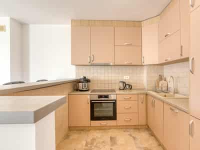SPACIOUS, FULLY FURNISHED APARTMENT IN BUDVA WITH GARAGE