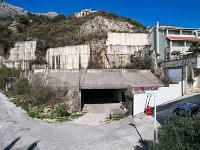 1,580 m² plot with apartment hotel project in Reževići