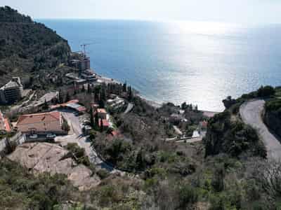 1,580 m² plot with apartment hotel project in Reževići