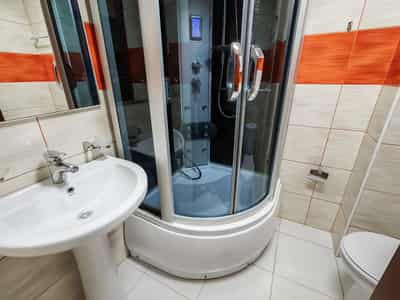 Светлая квартира с 3 спальнями, 78 м², Будва