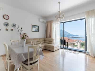 Modern 59 m² apartment with panoramic sea view in Bečići
