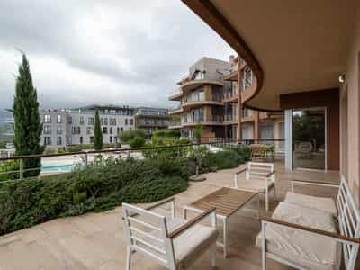 Spacious 2-bedroom apartment for sale with sea view and 40 m² terrace