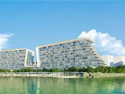 Эксклюзивная резиденция Yas Beach Residence на берегу моря с бассейнами, Абу-Даби, ОАЭ