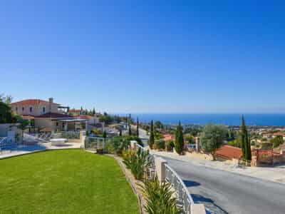 6 new villas in residential complex in Tala