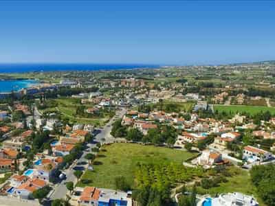 Резиденция с бассейном рядом с морем, Коралловый залив, Кипр