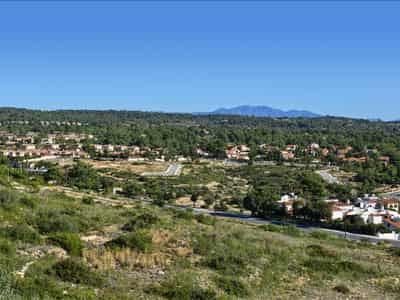 New complex of villas with swimming pools near the center of Limassol, Souni, Cyprus