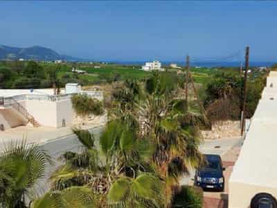 Residence with a swimming pools and a garden in a prestigious area, Polis, Cyprus