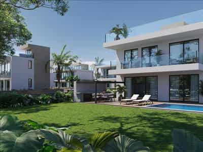 Exclusive gated complex of villas with swimming pools, 700 meters from the beach, Geroskipou, Cyprus