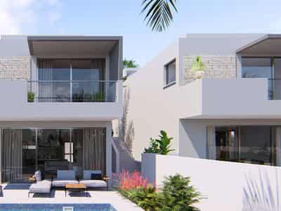 Complex of villas 5 minutes away from the sea, in the heart of Paphos, Cyprus