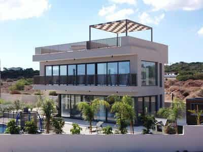 1 new villa in residential complex in Protaras