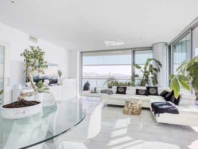 Elegant 2-Bedroom Apartment with Sea View in Diagonal Mar, Barcelona