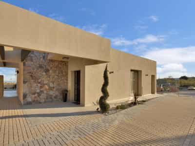 Villa, Baños y Mendigo