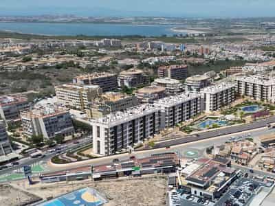 Квартира в Торревьехе, новостройка у моря