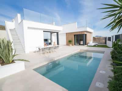 Villa, Baños y Mendigo