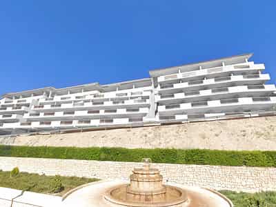 Apartment, Relleu