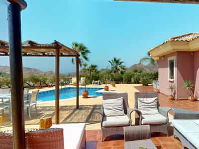 Villa, Aguilas