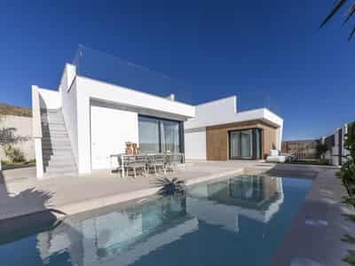 Villa, Baños y Mendigo