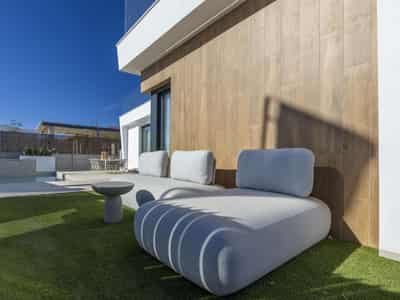 Villa, Baños y Mendigo