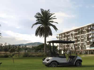 New apartments in the prestigious Muscat Hills golf complex with a swimming pool and gym, Oman