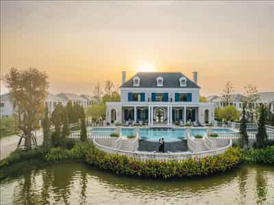 Complex of villas with a swimming pool and a park close to the airport, Bangkok, Thailand