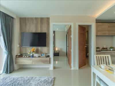 New residence with swimming pools and gardens at 250 meters from the coast, 10 minutes walk from the international school, Phuket, Thailand