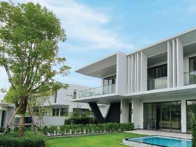Complex of villas with a swimming pool, a park and a lake near the beach and a yacht club, Pattaya, Thailand
