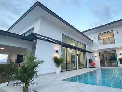 New complex of villas with swimming pools in a sought-after area, close to an international school, Pattaya, Phuket