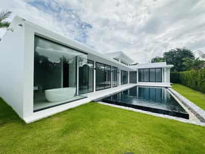 Complex of villas with swimming pools, a restaurant and a tennis court, Pattaya, Thailand