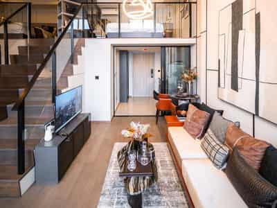 High-rise project with a swimming pool and a co-working space, 900 meters from Sam Yan MRT, Bangkok, Thailand
