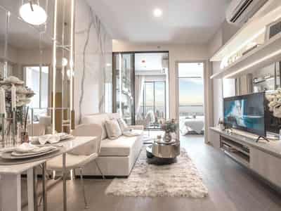 Prestigious complex with a swimming pools, spa areas and a business lounge, 250 meters from Phayathai station, Bangkok, Thailand
