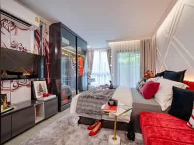 Stylish residential complex with a large swimming pool, gyms and parking in Bangkok, Thailand