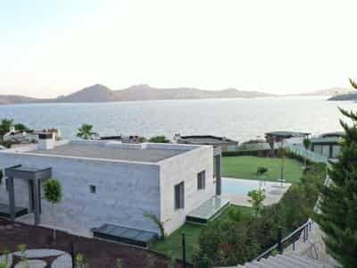 Beachfront two-storey illas with swimming pools, Yalikavak, Turkey