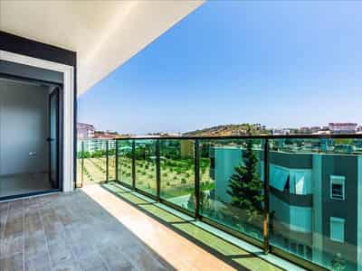 Residence with swimming pools at 550 meters from the beach, in the center of Avsallar, Alanya, Turkey