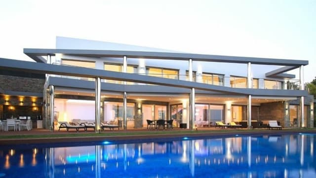 Who buys luxury Spain