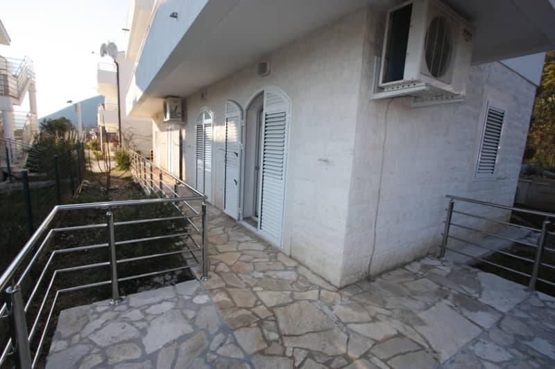 Apartment in a Complex in Bijela — photo 6