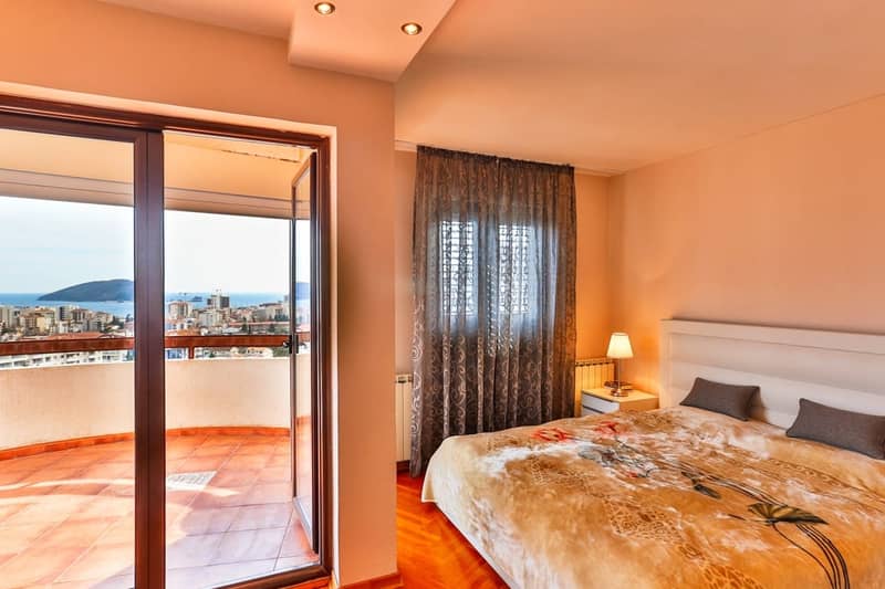 Spacious Three-Bedroom Duplex Apartment in Budva (Dubovica) — 156 m² — photo 23