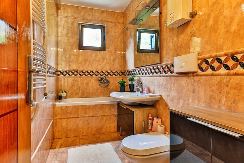 Spacious Three-Bedroom Duplex Apartment in Budva (Dubovica) — 156 m² — photo 18