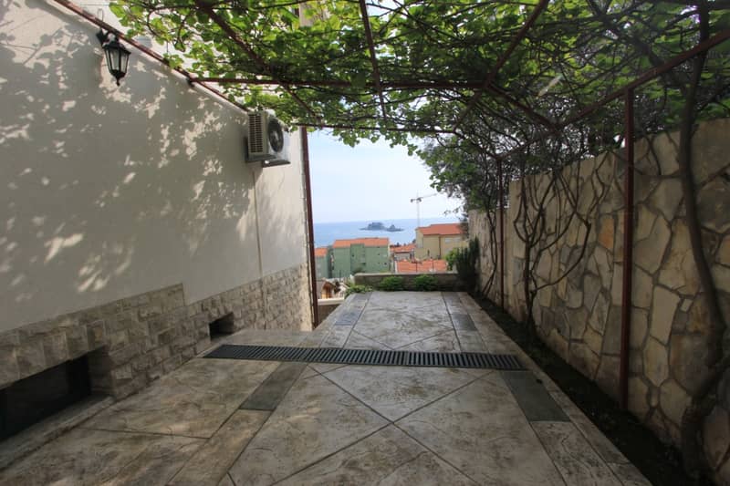 Bright Villa with Pool in Petrovac — photo 34