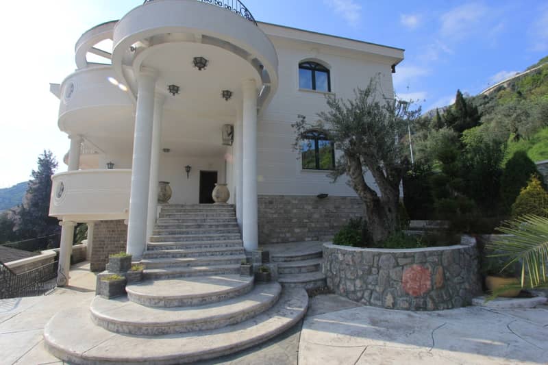 Bright Villa with Pool in Petrovac — photo 2