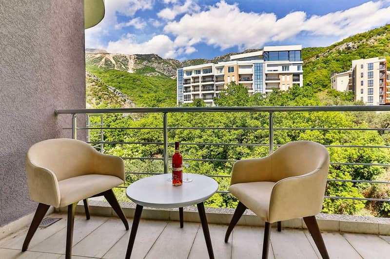 Luxurious three-room apartment with sea view — photo 7