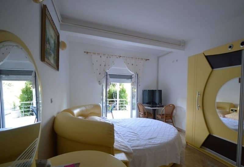 Large House in Sutorinu with Pool and Spacious Courtyard — photo 7
