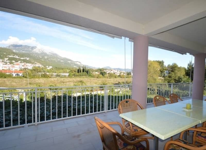 Large House in Sutorinu with Pool and Spacious Courtyard — photo 2
