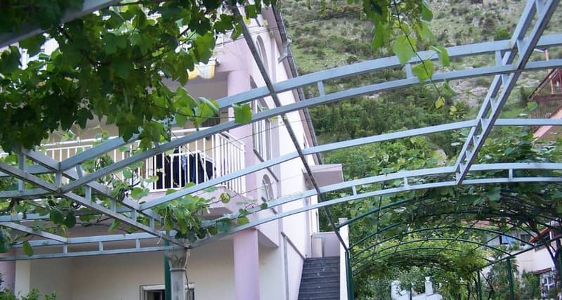 Large House in Sutorinu with Pool and Spacious Courtyard — photo 4