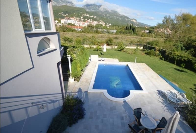 Large House in Sutorinu with Pool and Spacious Courtyard — photo 6