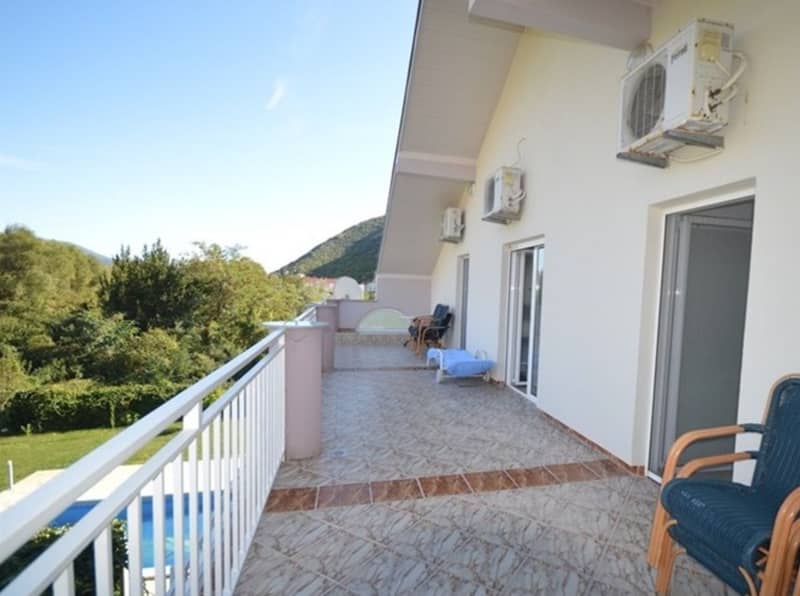 Large House in Sutorinu with Pool and Spacious Courtyard — photo 5