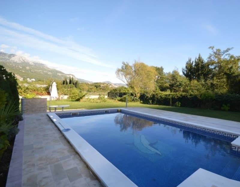 Large House in Sutorinu with Pool and Spacious Courtyard — photo 3