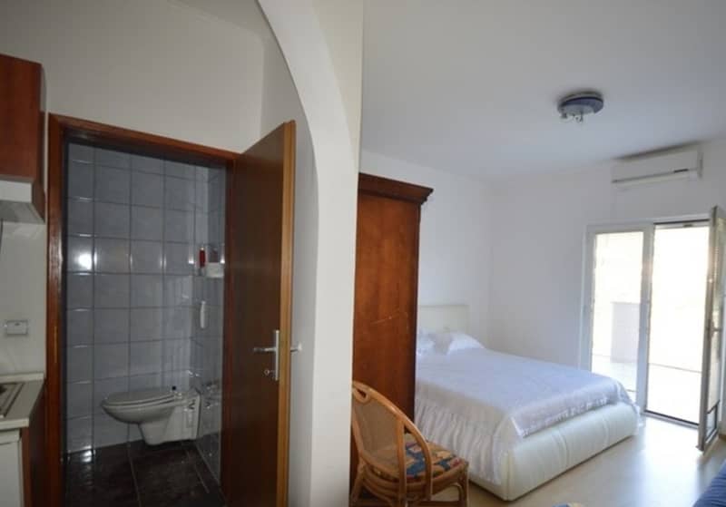 Large House in Sutorinu with Pool and Spacious Courtyard — photo 10