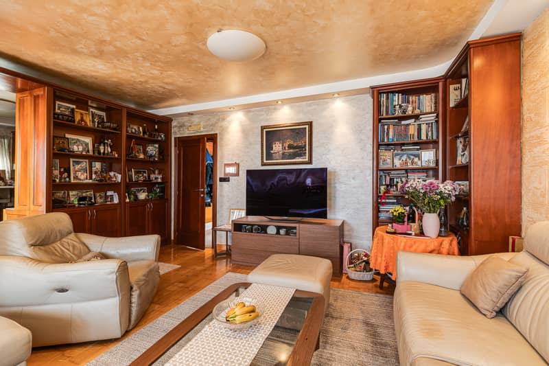 House in a quiet area of Budva with sea view — photo 3
